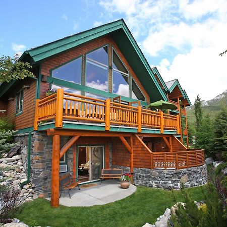 A Bear And Bison Country Inn แคนมอร์ ภายนอก รูปภาพ