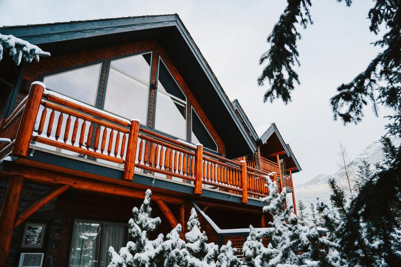 A Bear And Bison Country Inn แคนมอร์ ภายนอก รูปภาพ
