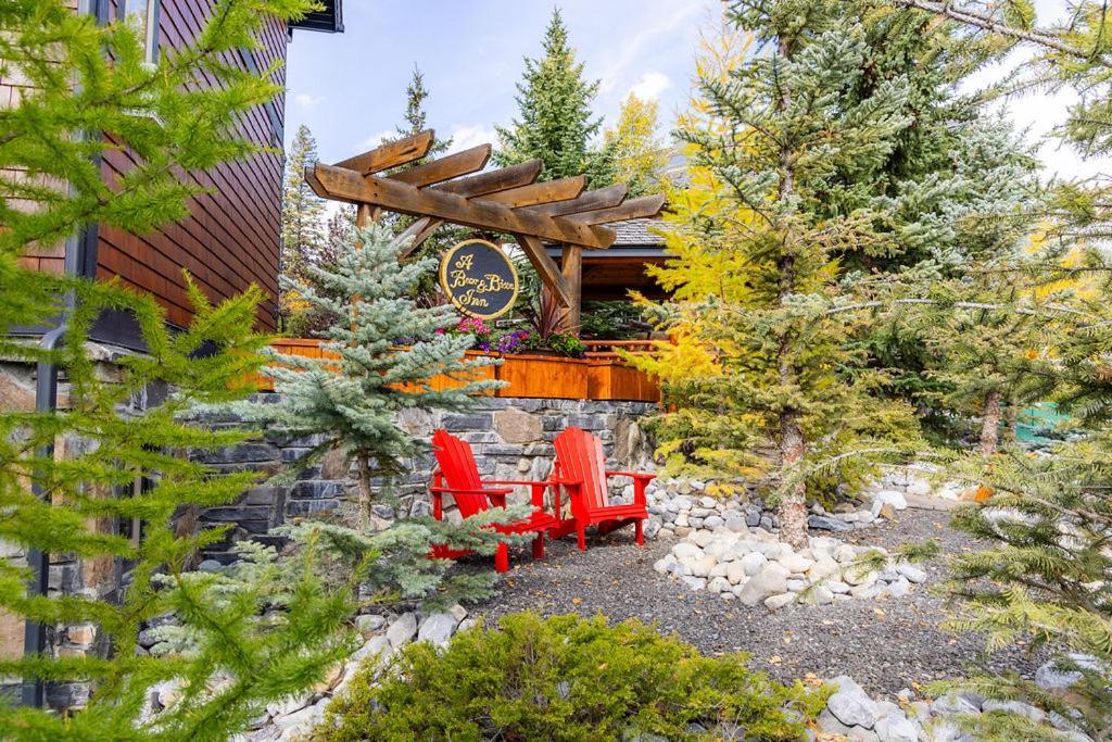 A Bear And Bison Country Inn แคนมอร์ ภายนอก รูปภาพ