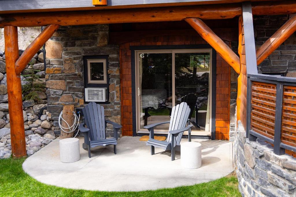 A Bear And Bison Country Inn แคนมอร์ ภายนอก รูปภาพ