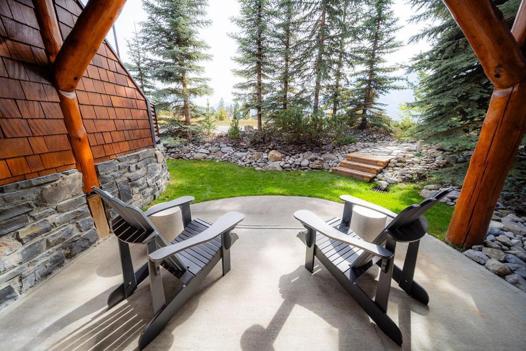 A Bear And Bison Country Inn แคนมอร์ ภายนอก รูปภาพ