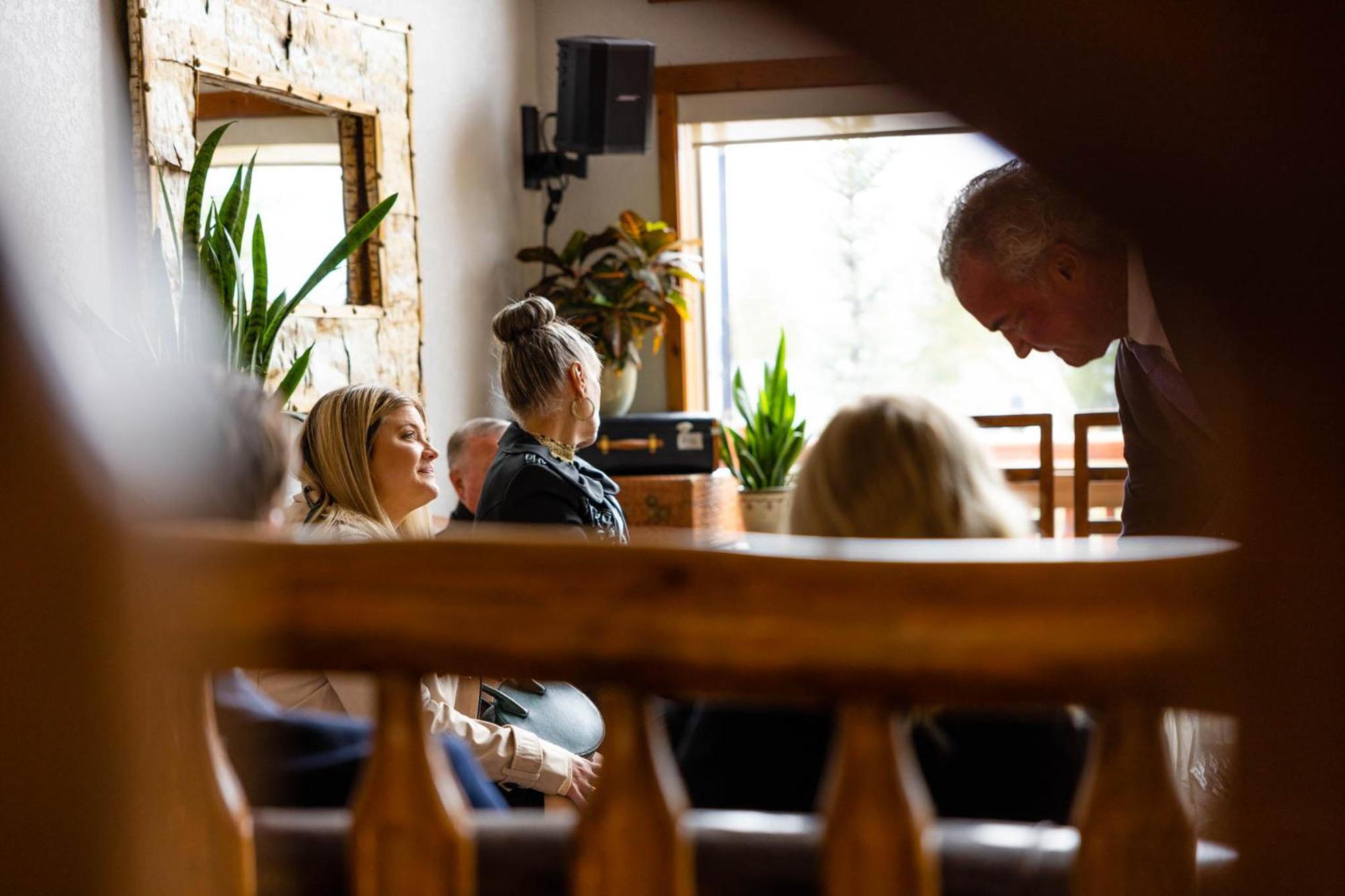 A Bear And Bison Country Inn แคนมอร์ ภายนอก รูปภาพ