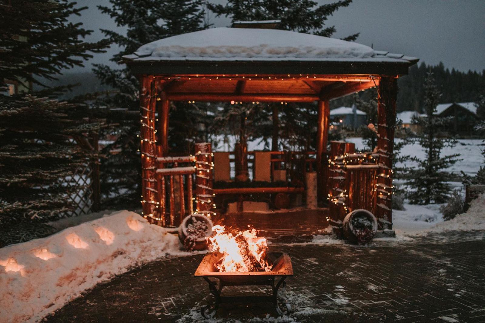 A Bear And Bison Country Inn แคนมอร์ ภายนอก รูปภาพ