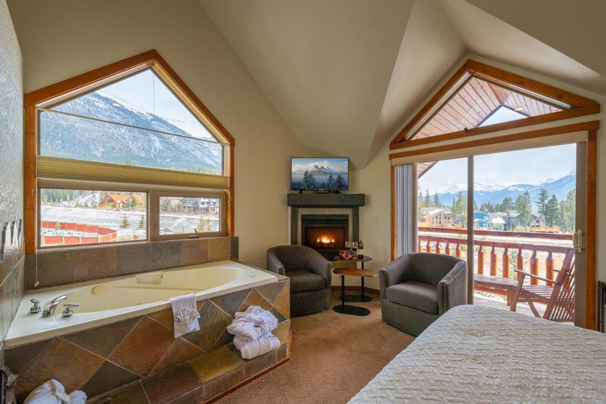 A Bear And Bison Country Inn แคนมอร์ ภายนอก รูปภาพ