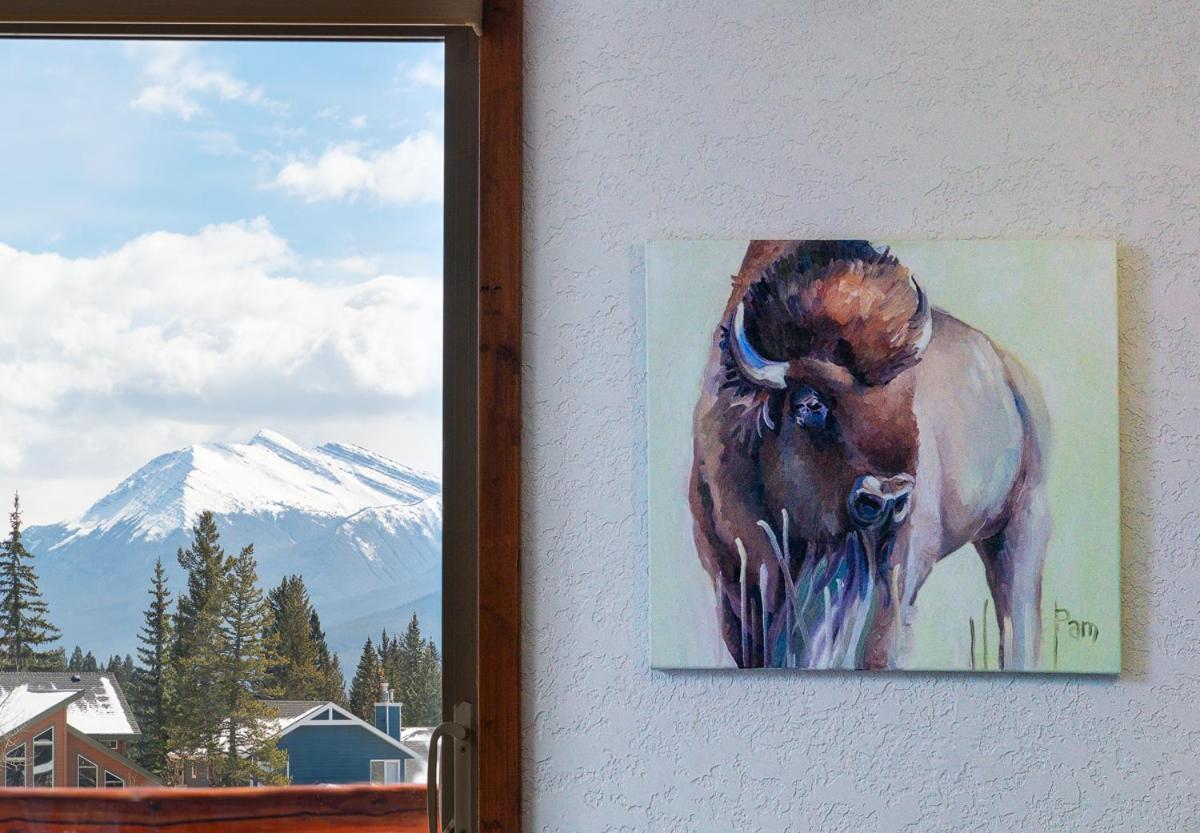 A Bear And Bison Country Inn แคนมอร์ ภายนอก รูปภาพ