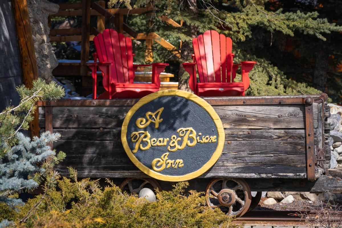 A Bear And Bison Country Inn แคนมอร์ ภายนอก รูปภาพ